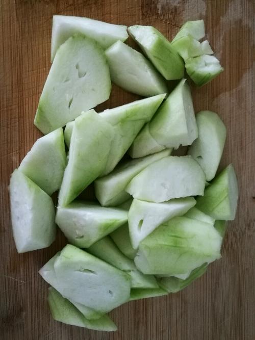 【丝瓜炒荔枝】