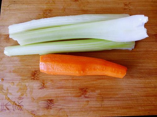 【素炒西芹三丝】