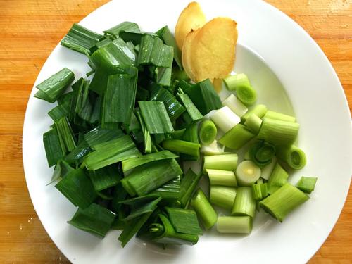 【蒜苗炒猪肝】