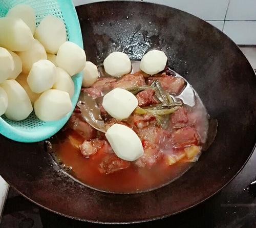 【排骨炖小土豆】