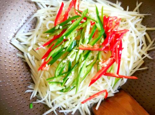 【酸辣土豆丝】