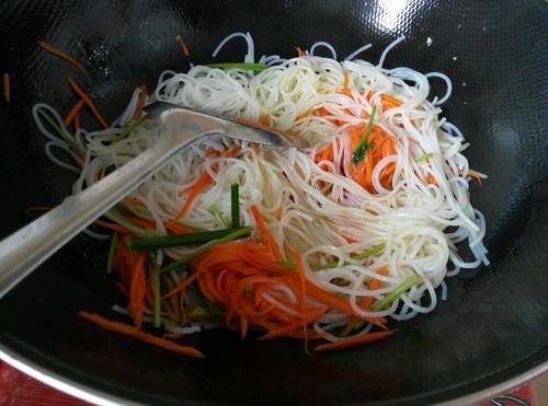 【鸡蛋炒粉丝】