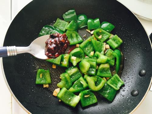 【青椒炒蘑菇】