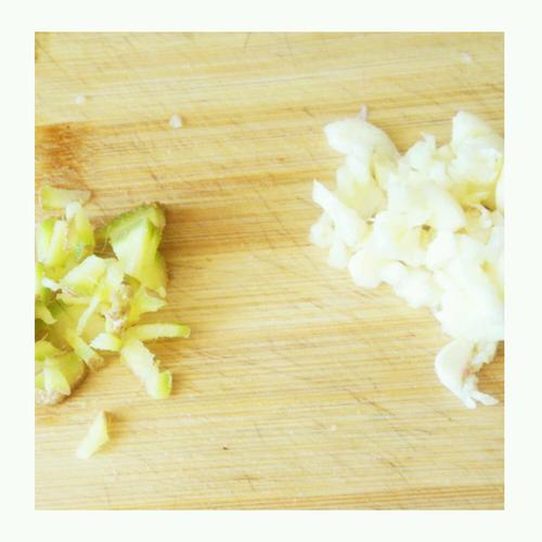 【莴笋炒腊肠】