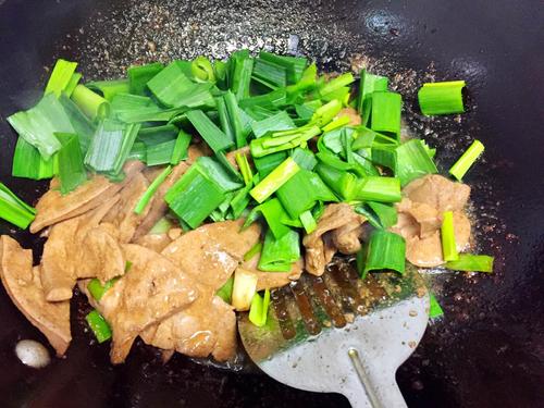 【蒜苗炒猪肝】