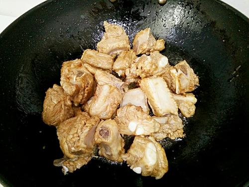 【玉米烧排骨】