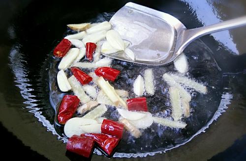 【荷兰豆炒风干肠】