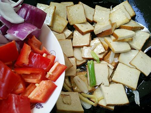 【双椒豆腐干】