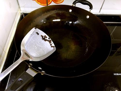 【莴笋炒木耳】