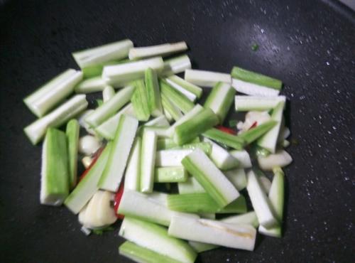 【油条烩丝瓜】