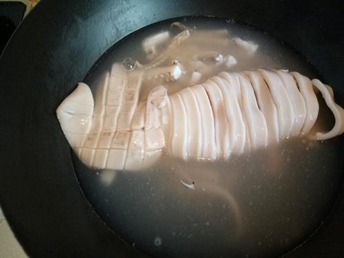 【洋葱烩鱿鱼】