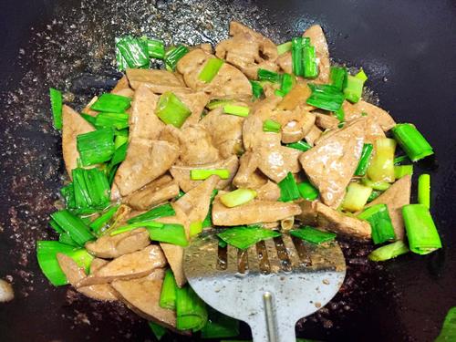 【蒜苗炒猪肝】