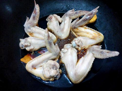 【酱油鸡翅】