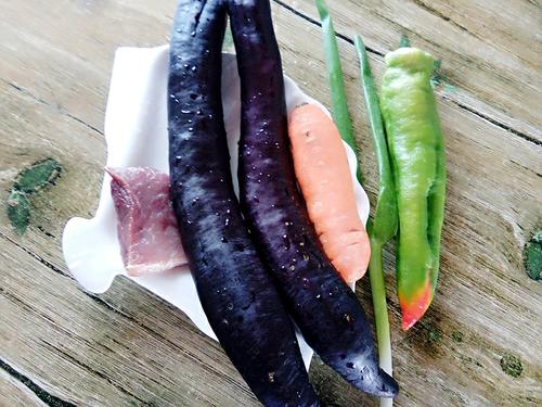 【茄子炒肉丝】