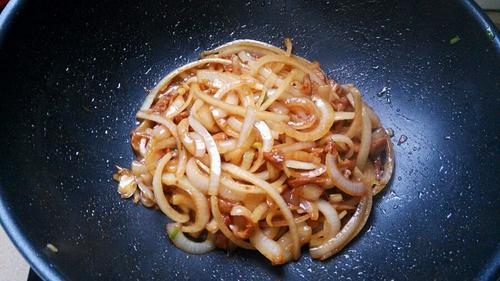 【洋葱炒肉丝】