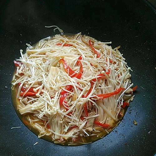 【金针菇炒肉丝】