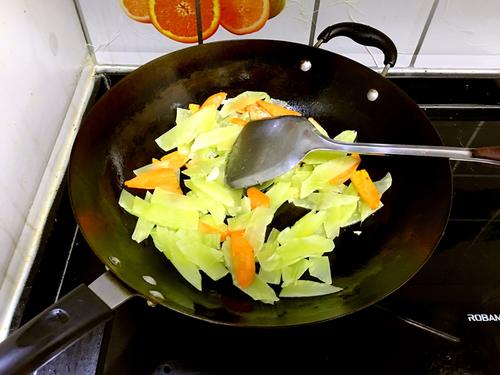 【莴笋炒木耳】