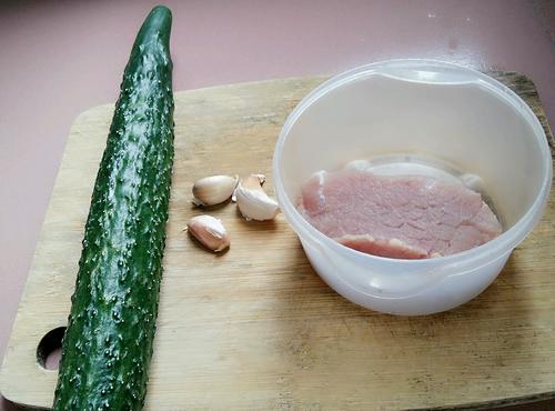 【黄瓜炒肉】