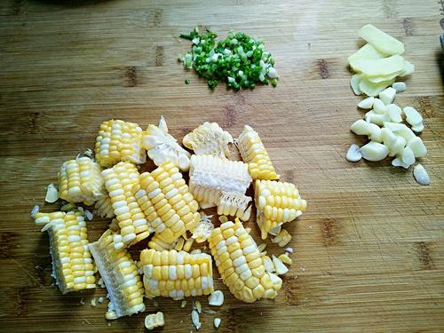 【玉米烧排骨】