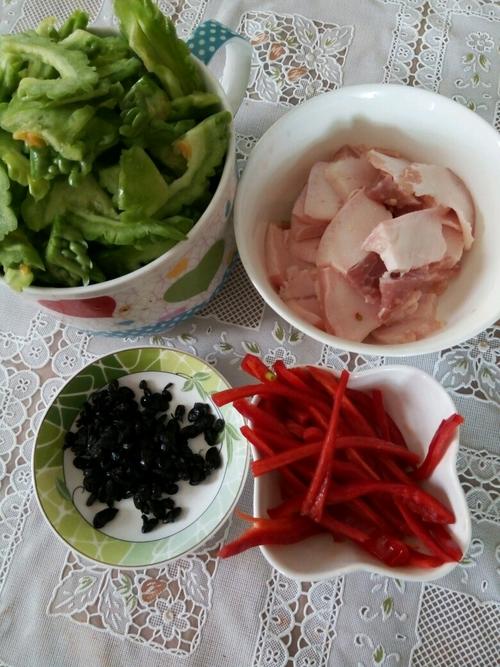【苦瓜炒肉】
