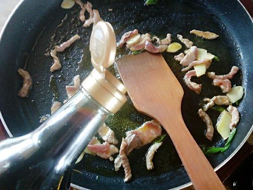 【茄子炒肉丝】