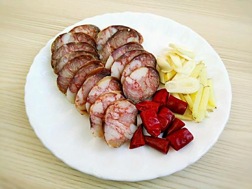 【荷兰豆炒风干肠】