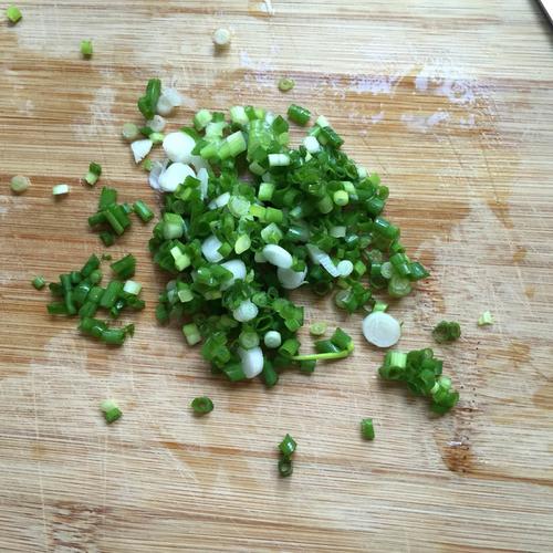 【绿豆芽包蛋】