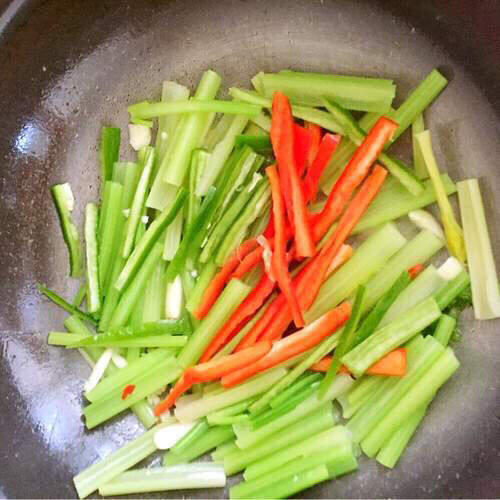 【芹菜炒牛肉】