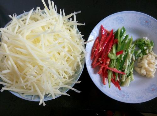 【酸辣土豆丝】