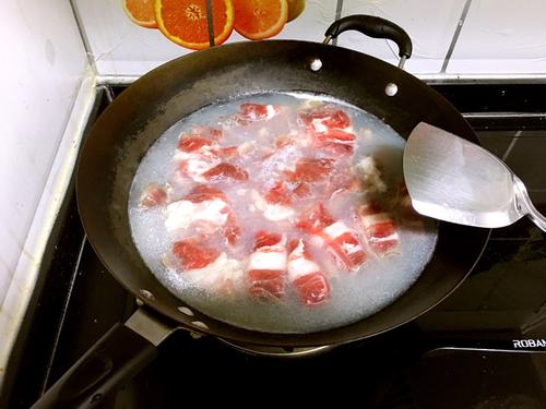 【圆葱炒牛肉片】