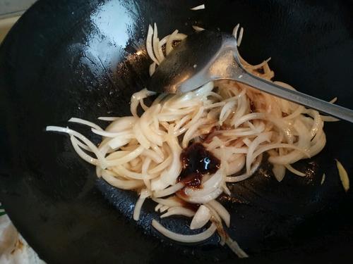 【洋葱烩鱿鱼】