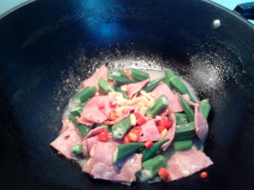 【秋葵炒培根】