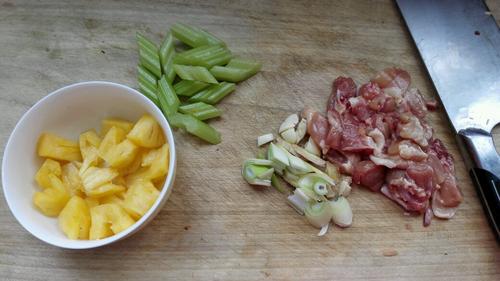 【番茄菠萝鸡块】