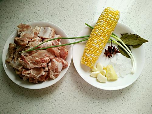 【玉米烧排骨】