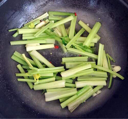 【芹菜炒牛肉】