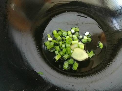 【素炒西芹三丝】