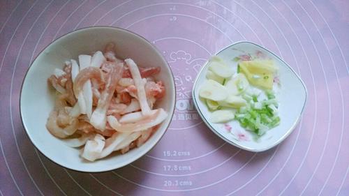 【洋葱炒肉丝】