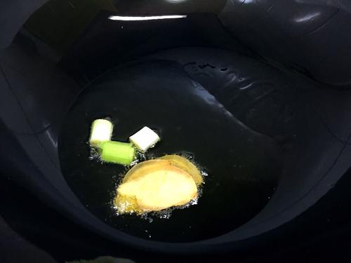 【蒜苗炒猪肝】