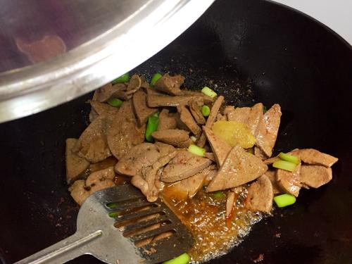 【蒜苗炒猪肝】