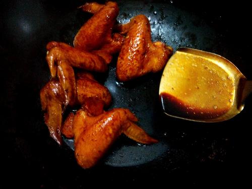 【酱油鸡翅】