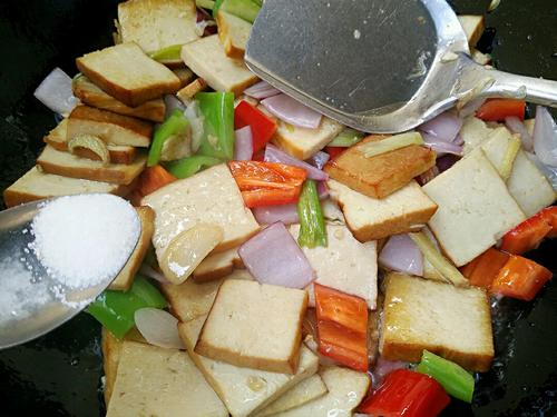 【双椒豆腐干】