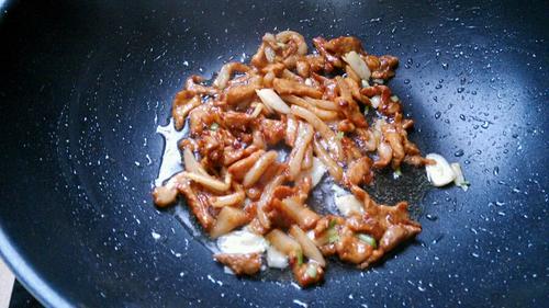 【洋葱炒肉丝】