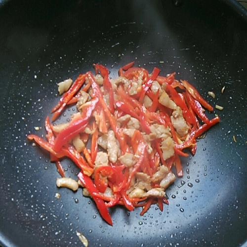 【金针菇炒肉丝】