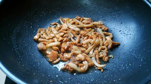 【洋葱炒肉丝】