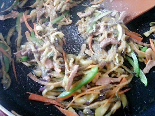 【茄子炒肉丝】