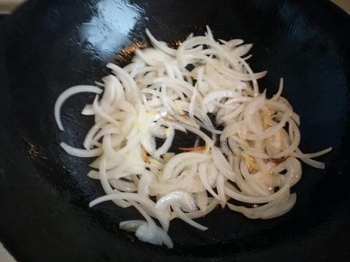 【洋葱烩鱿鱼】