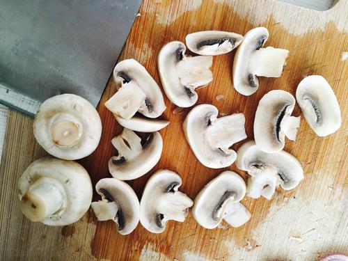 【青椒炒蘑菇】