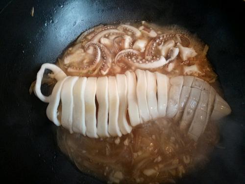 【洋葱烩鱿鱼】
