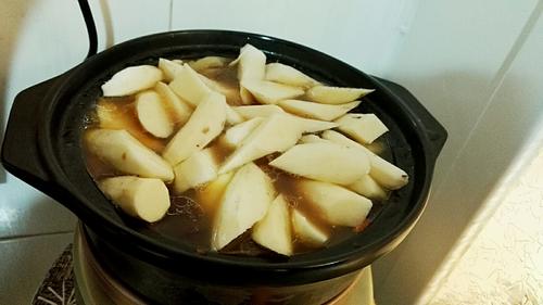 【药膳山药炖猪蹄】