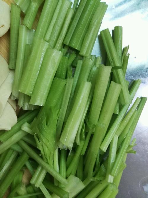 【芹菜炒豆腐干】